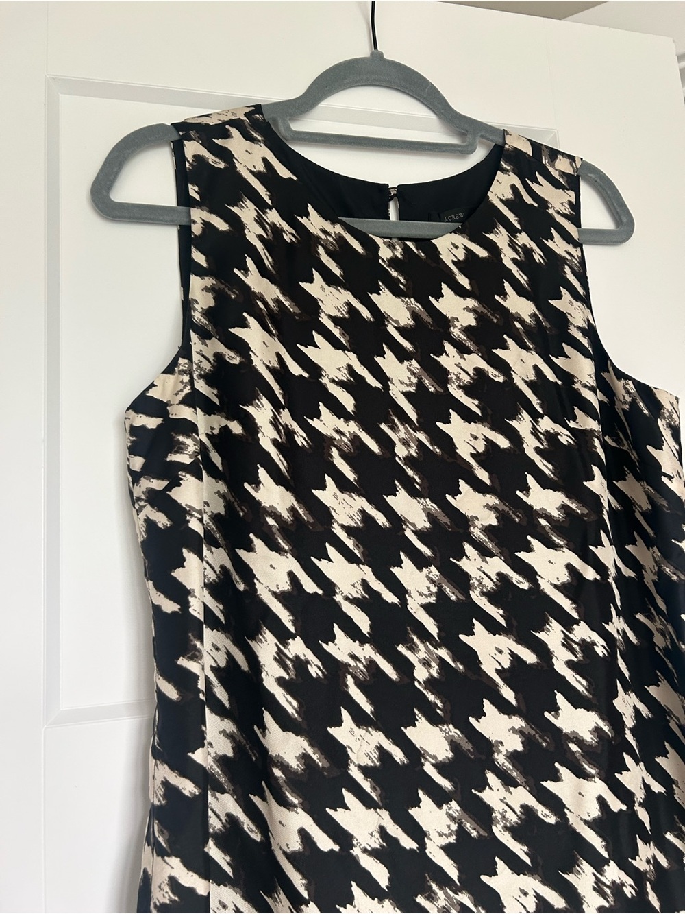 Sleeveless Houndstooth Shift Dress in Black and Cream 100% silk - Picture 3 of 11
